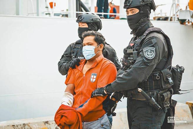 東港籍漁船穩鵬號發生海上喋血，菲籍船員AURELIO砍殺船員，造成8死2重傷，最高院判無期徒刑確定，逃過一死。（本報資料照片）