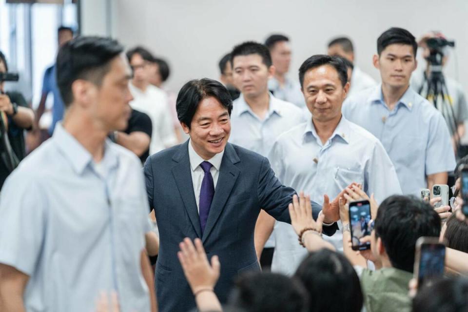 民主進步黨「2024國務青旗艦營」，總統兼黨主席賴清德與學員互動。   圖：民進黨提供