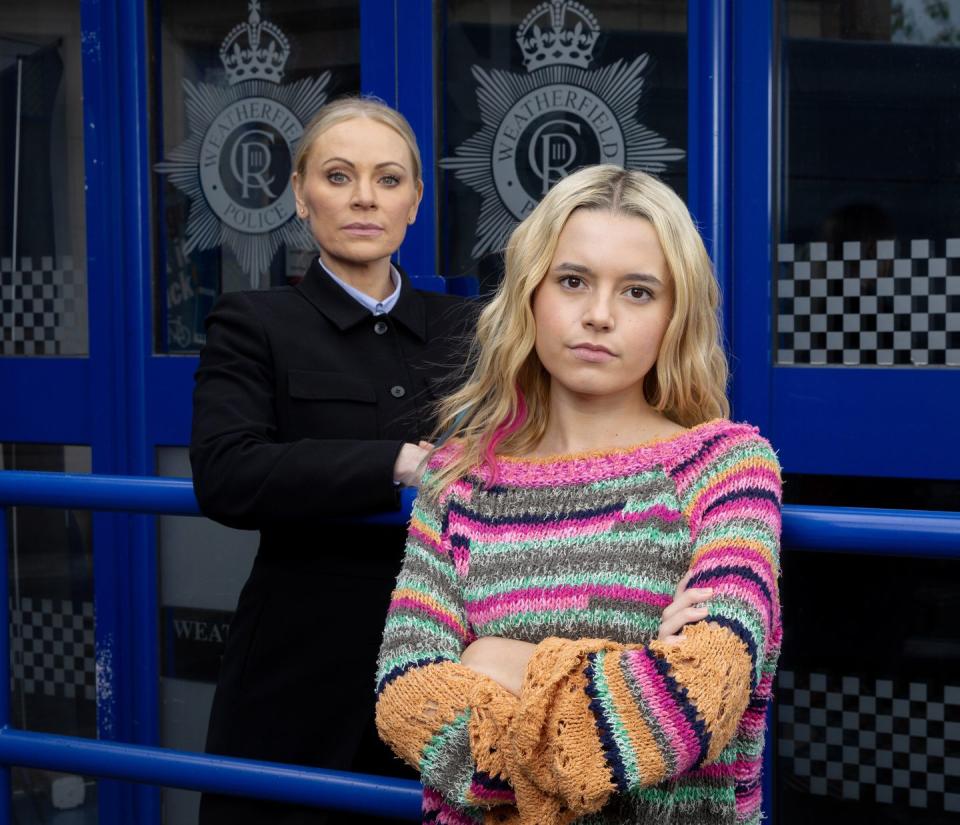 vicky myers and sydney martin as lisa and betsy swain in coronation street