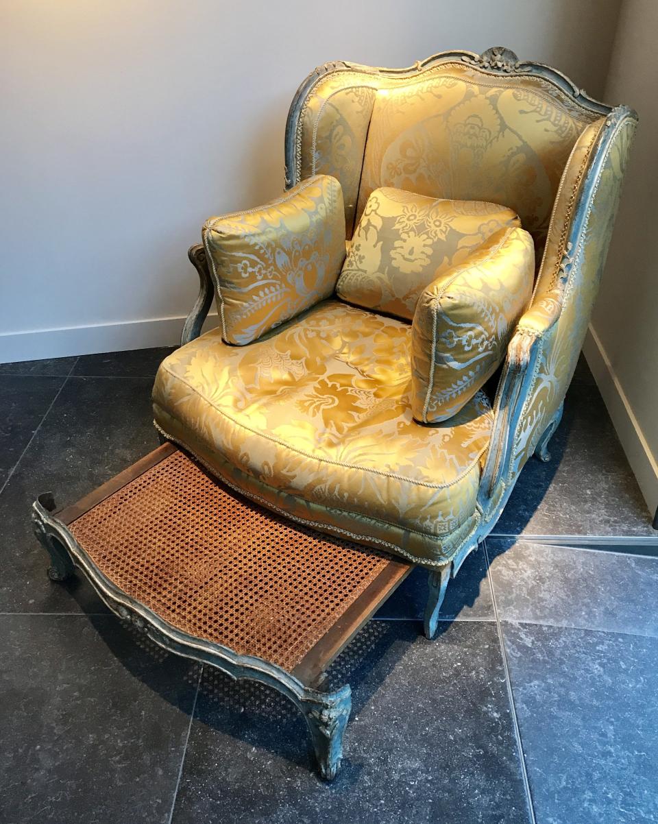 A Louis XV armchair that was formerly owned by two doyens of style, guano magnate Arturo López-Willshaw and, earlier still, designer-decorator Georges Hoentschel; Patrick Perrin, 150,000 euros ($179,068).