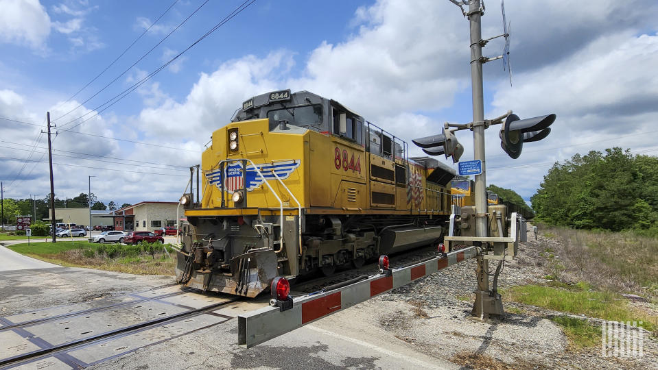 Union Pacific is asking customers to lobby Congress over resuming freight rail operations at Eagle Pass and El Paso. (Photo: Jim Allen/FreightWaves)