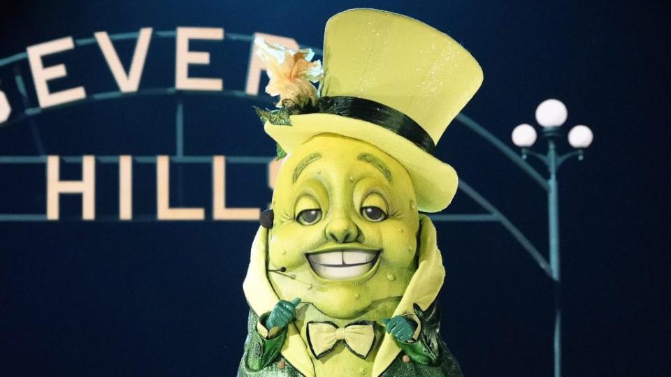 THE MASKED SINGER: Pickle in the “2000’s Night ”episode of THE MASKED SINGER airing Wednesday, Oct. 11 (8:00-9:00 PM ET/5:00-6:00 PM PT live to all time zones) on FOX. CR: Trae Patton / FOX. ©2023 FOX Media LLC.