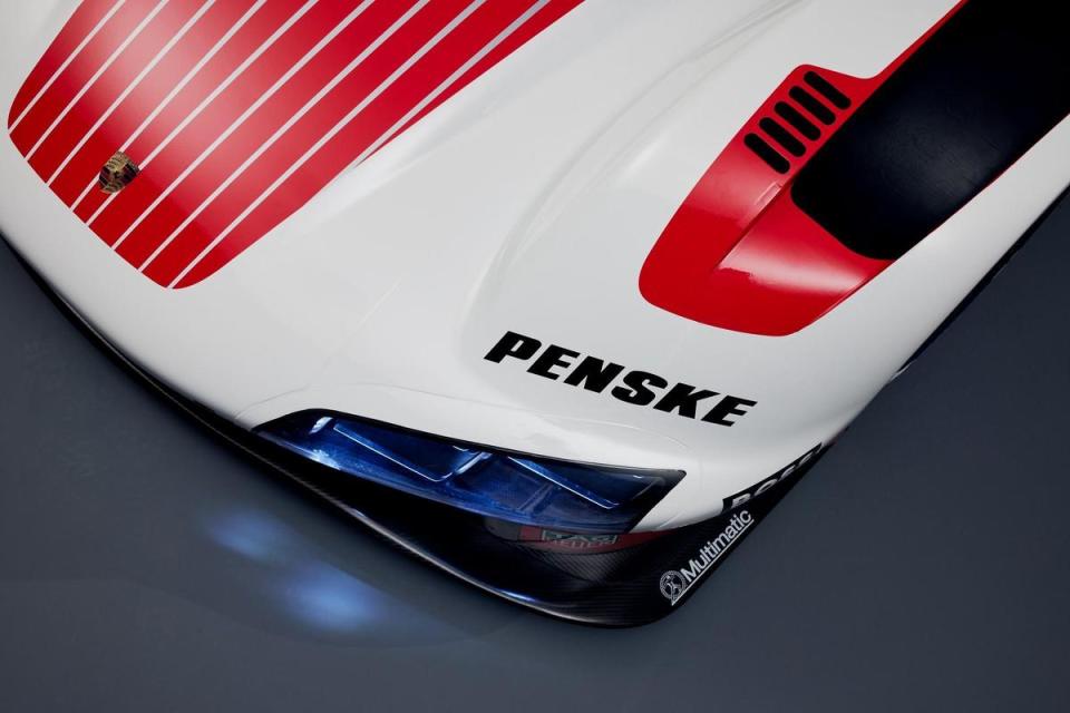 Porsche Penske Motorsport 車隊合作夥伴，包含輪胎製造商Michelin、ExxonMobil旗下的 Mobil1、模擬軟體公司 Ansys、高科技公司 Multimatic、豪華製錶商 TAG Heuer、時尚品牌 Hugo Boss 及運動服飾品牌 Puma 等。