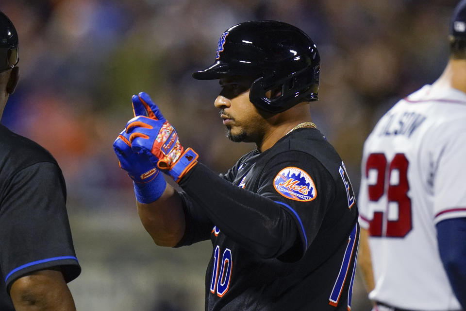 New York Mets' Eduardo Escobar (10) gestures to teammates after hitting an RBI single during the fifth inning of the team's baseball game against the Atlanta Braves on Friday, Aug. 5, 2022, in New York. (AP Photo/Frank Franklin II)