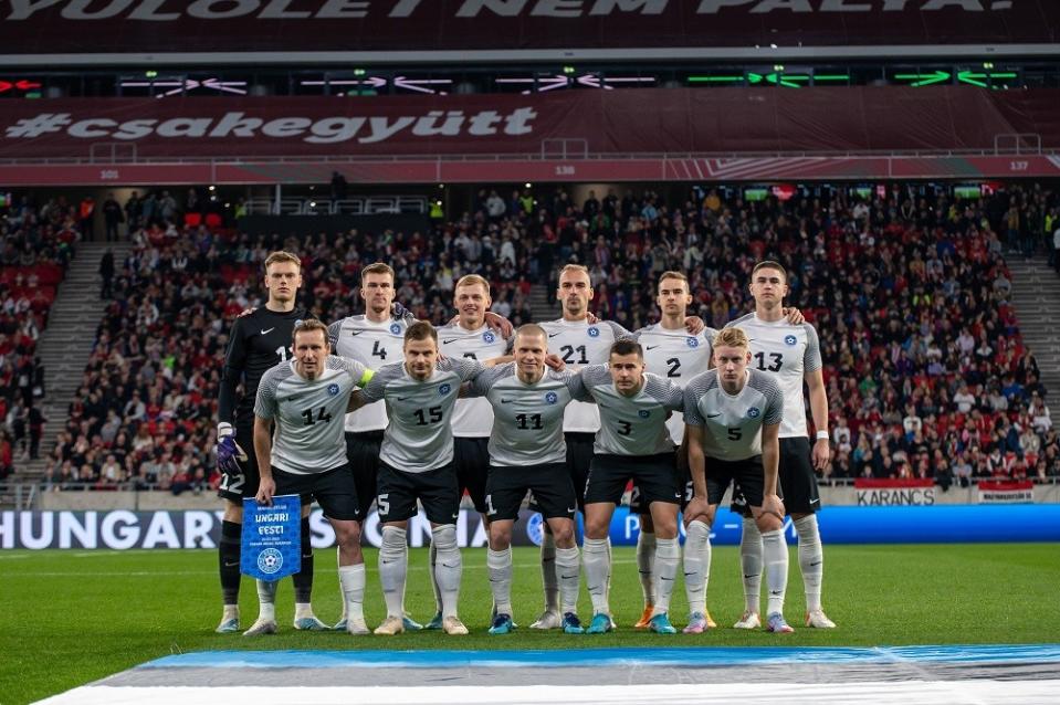 Karl Hein (top left) lines up with the Estonia national team before their friendly against Hungary on March 24th, 2023 (Photo via Jalpall.ee)