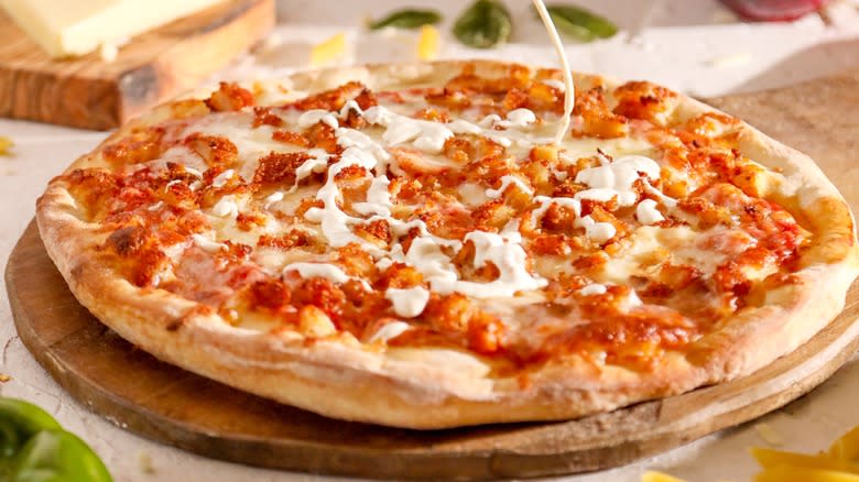 Buffalo chicken pizza with ranch