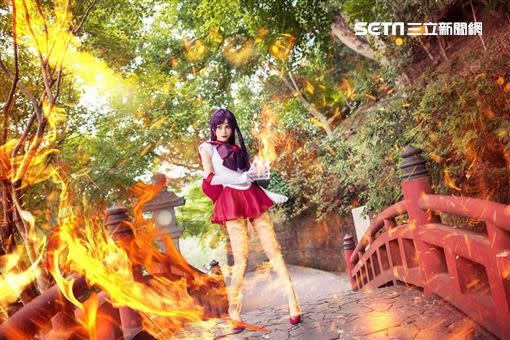 賴品妤COSPLAY火星仙子、露出修長美腿，並配上特效的火焰。（圖／翻攝自賴品妤臉書）