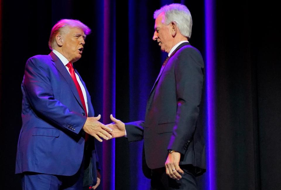 Former U.S. President and Republican presidential candidate Donald Trump shakes hands with U.S. Senator Tommy Tuberville (R-AL) during the ALGOP Summer Meeting in Montgomery, Alabama, U.S. August 4, 2023.  REUTERS/Cheney Orr - RC2CH2AB5VE2
