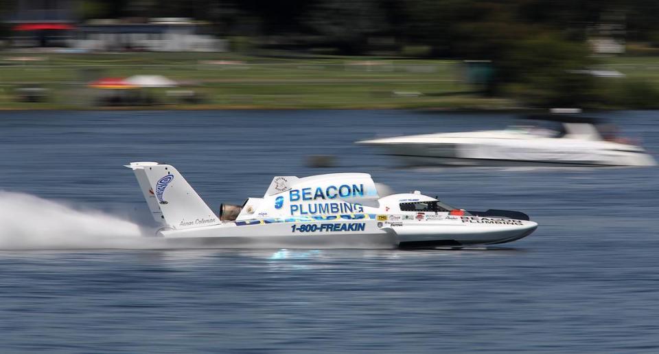 Driver J. Michael Kelly rockets across the start-fiinish line in the U-8 Beacon Electric unlimited hydroplane to the top qualifying speed of 162 mph on the Columbia River for this weekend’s Columbia Cup race in the Tri-Cities.