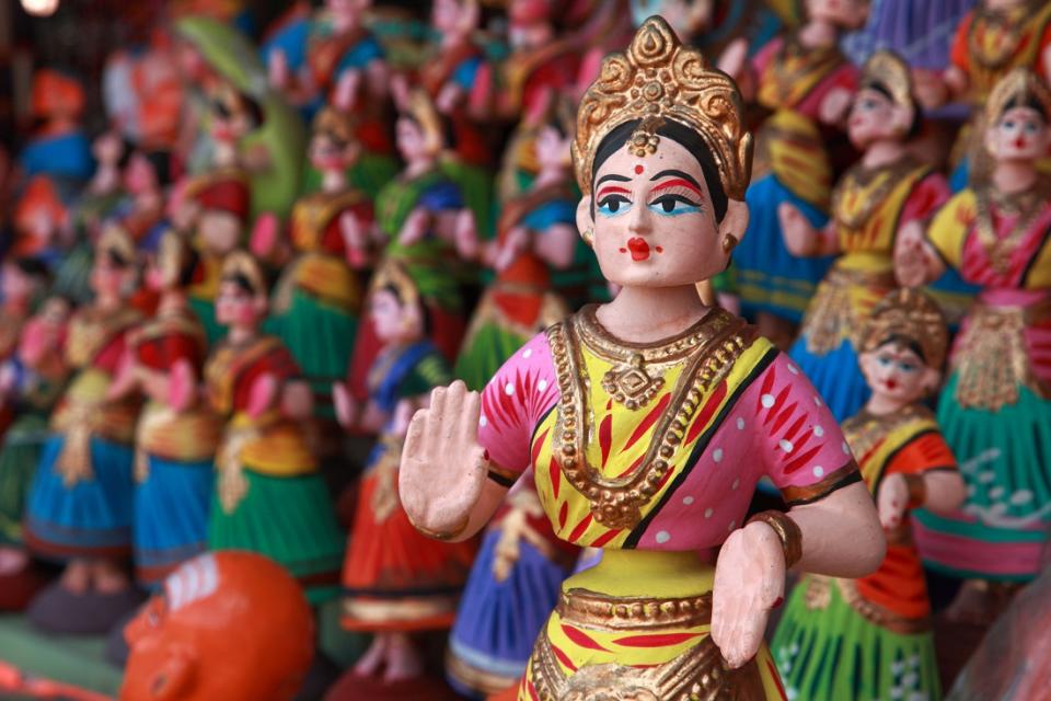 In Tamil language, these dolls are called Thanjavur Thalayatti Bommai which translates to ‘Thanjavur Head-shaking Doll’