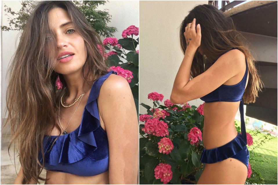 <p>Los bikinis de terciopelo son una de las tendencias del verano y Sara ya la ha probado. Obviamente, se trataba de un conjunto de Calzedonia. (Foto: Instagram / <a rel="nofollow noopener" href="https://www.instagram.com/saracarbonero/" target="_blank" data-ylk="slk:@saracarbonero;elm:context_link;itc:0;sec:content-canvas" class="link ">@saracarbonero</a>). </p>