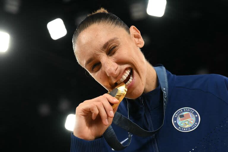 Diana Taurasi, medalla de oro con Estados Unidos en básquetbol en París 2024