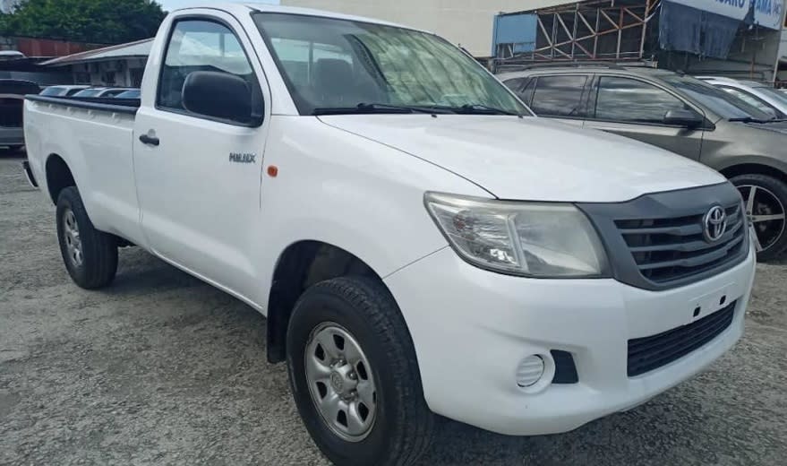 Toyota Hilux usada, cabina simple, una opción más económica.