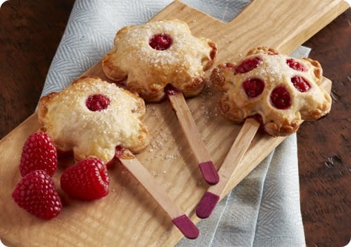 Raspberry Apple Pie Pops