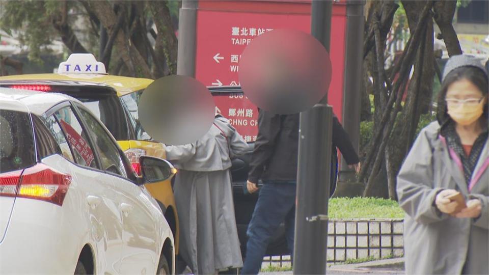 台北車站西側 小黃只能下車不能載客 司機無法配合叫車  與乘客發生爭執