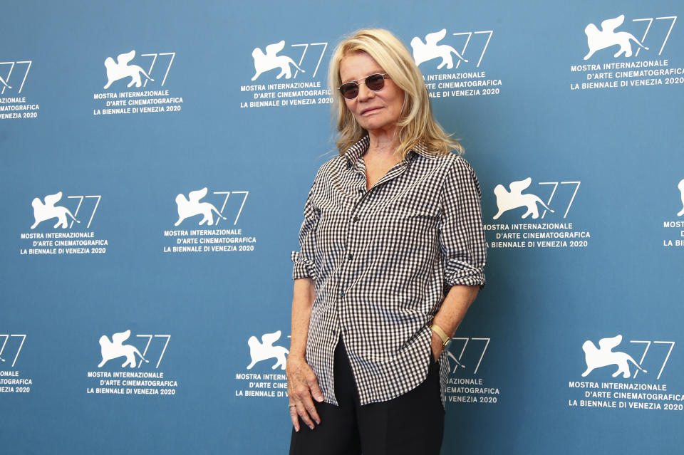 La directora Nicole Garcia posa con motivo de la presentación de su película "Amants" en el Festival de Cine de Venecia, el jueves 3 de septiembre del 2020 en Venecia, Italia. (Foto por Joel C Ryan/Invision/AP)