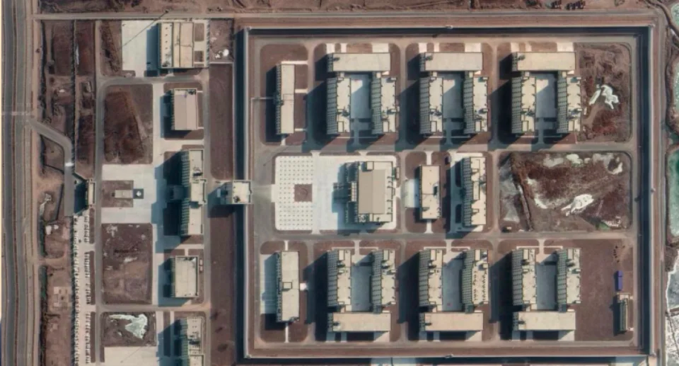 Według ASPI zdjęcie satelitarne jednego z obozów koncentracyjnych wybudowanych w 2020 roku.