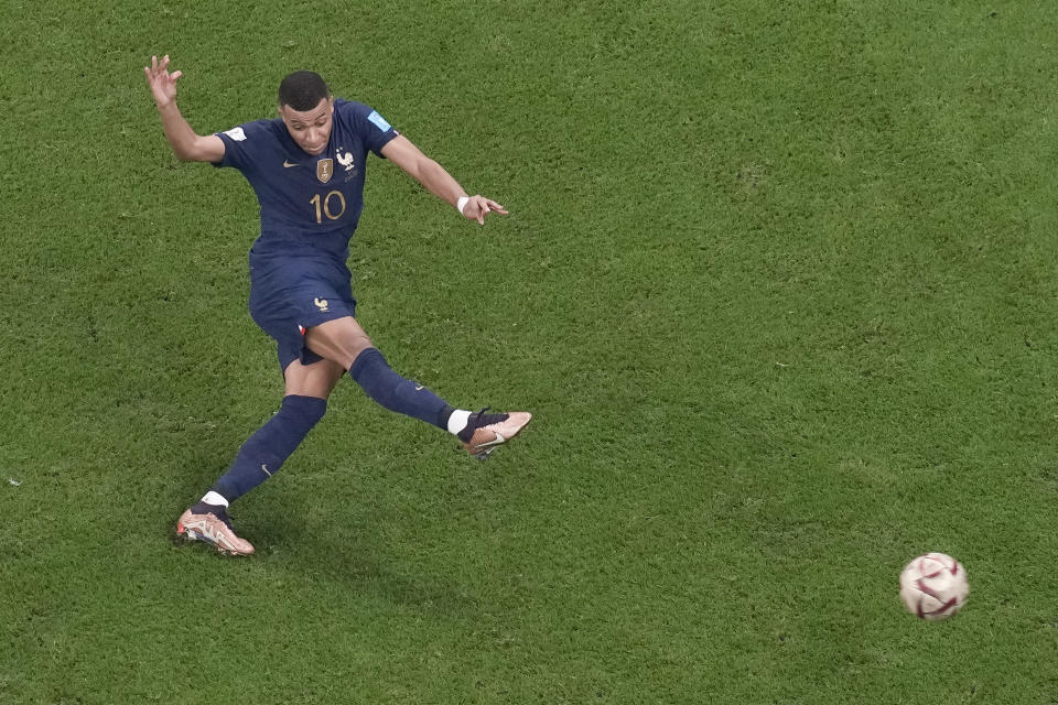 France's Kylian Mbappe, right, scores his side's second goal during the World Cup final soccer match between Argentina and France at the Lusail Stadium in Lusail, Qatar, Sunday, Dec. 18, 2022. (AP Photo/Thanassis Stavrakis)