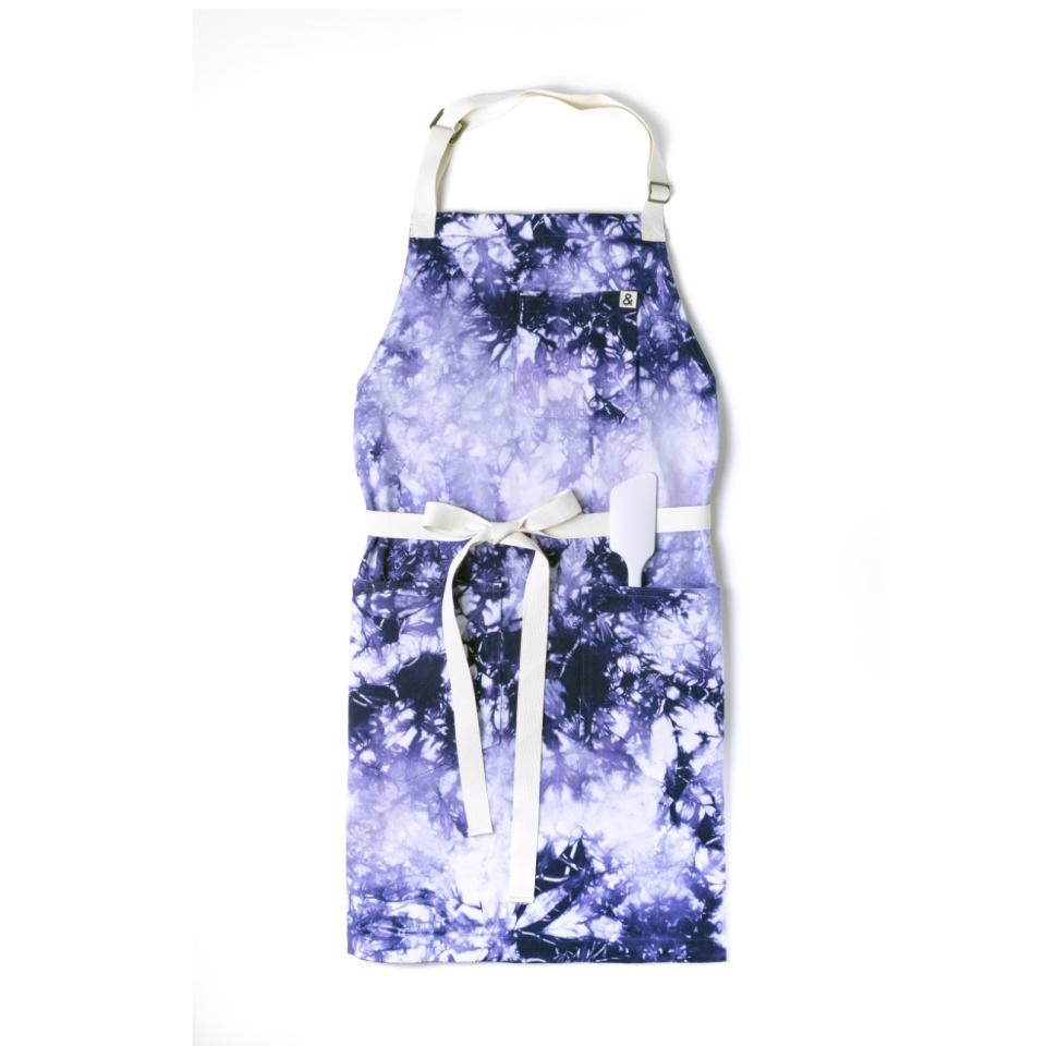 Hedley & Bennett is offering a limited-edition Sapphire tie-dye apron for the chef on your list.