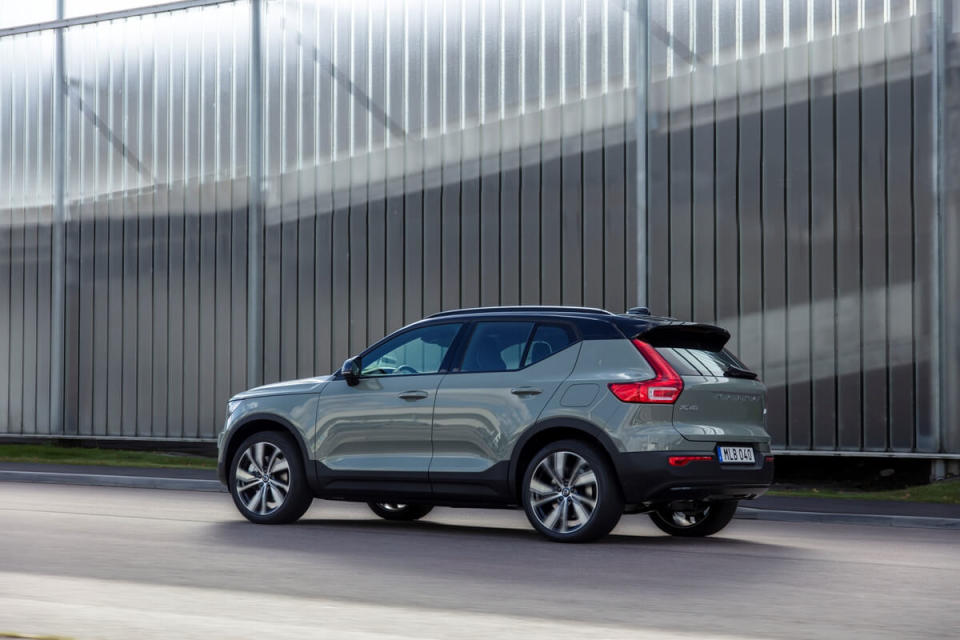 271708_Volvo_XC40_Recharge_P8_AWD_in_Sage_Green.jpg