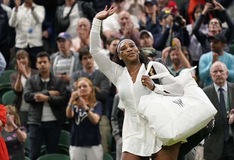 Wimbledon también se rindió a los pies de Serena Williams; aquí, el saludo tras su último partido en el All England, el 28 de junio pasado