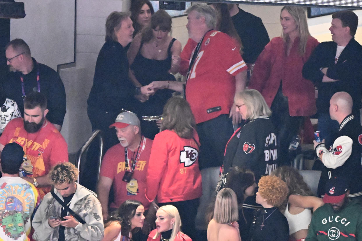Paul McCartney swings by US singer-songwriter Taylor Swift's suite at the Superbowl. (Getty)