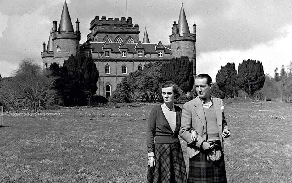 The Duke and Duchess of Argyll in 1953 - Popperfoto