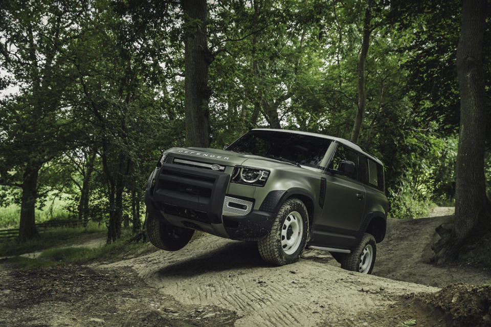 更具科技感，新一代LAND ROVER Defender展現老車新風味