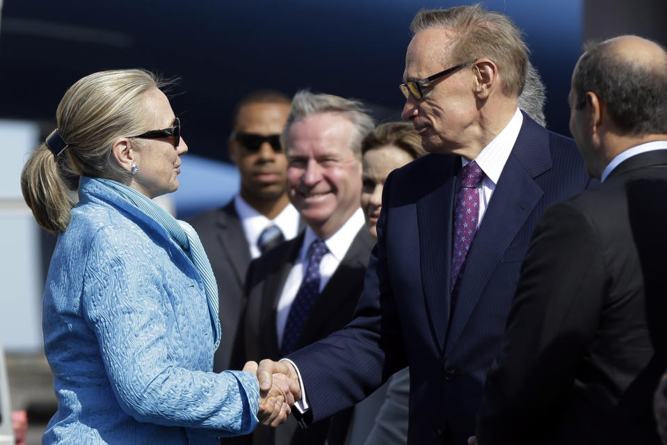 U.S. Secretary of State Hillary Rodham Clinton shakes hands with Australian Foreign Minister Bob Carr, right, upon her arrival at Perth International Airport, Tuesday, Nov. 13, 2012, in Perth, Australia. (AP Photo/Matt Rourke, Pool)