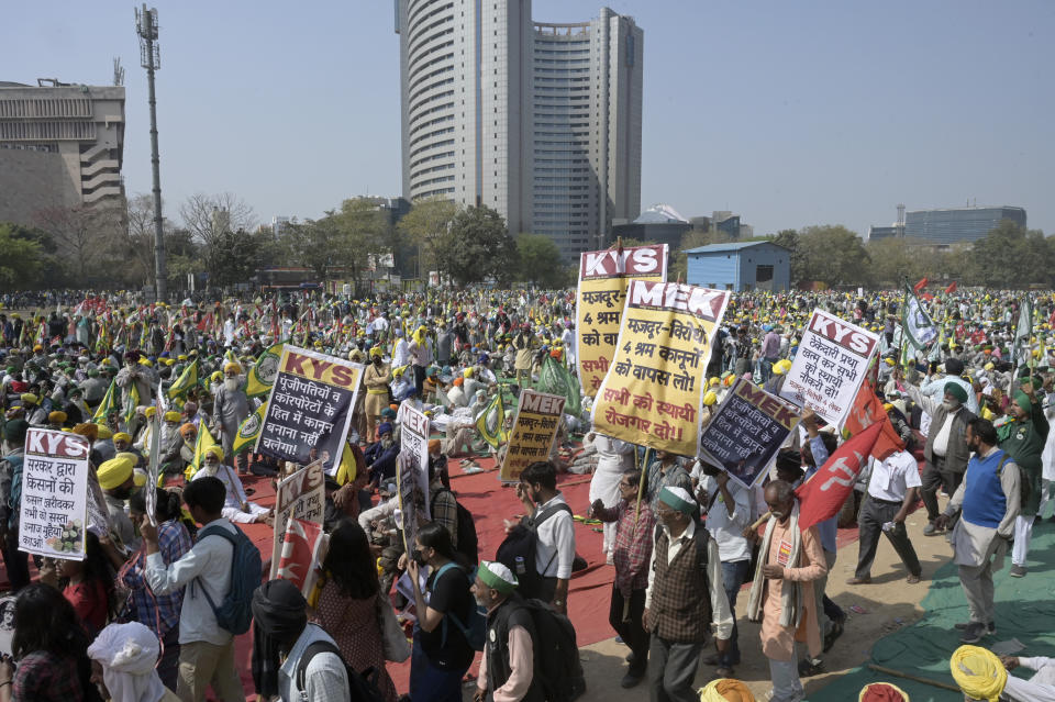 Indian farmers who have been protesting to demand guaranteed crop prices gather at Ramlila ground in New Delhi, India, Thursday, March 14, 2024. (AP Photo)