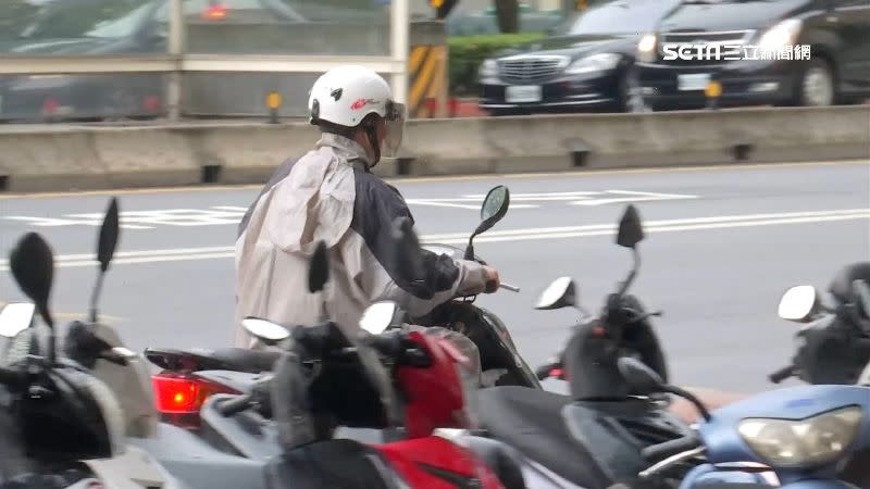 有網友想停機車停車場，卻遇到出票機器異常。（示意圖／資料照）