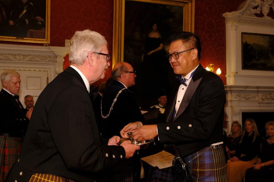 Soh receiving his Quaich from a patron of the ‘Keeper of the Quaich’ society.