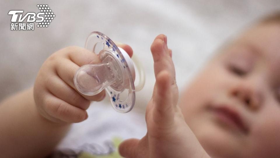奶嘴是嬰兒成長階段重要的用品之一。（示意圖／shutterstock達志影像） 