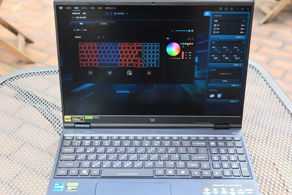 「PredatorSense」可自定 RGB 背光鍵盤，自行設定4區RGB鍵盤動態燈光等功能