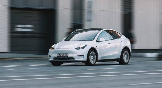 Tesla lanza su coche eléctrico Model Y de tracción trasera más asequible