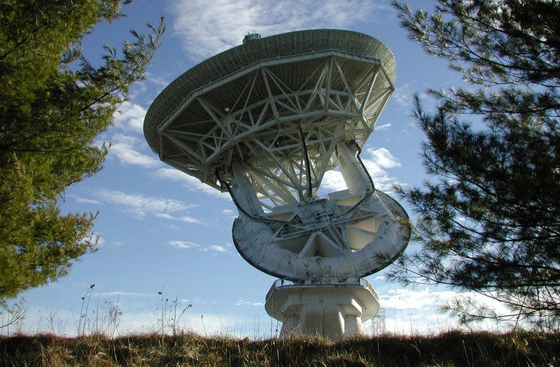 The 140-foot telescope at the Green Bank Observatory. 