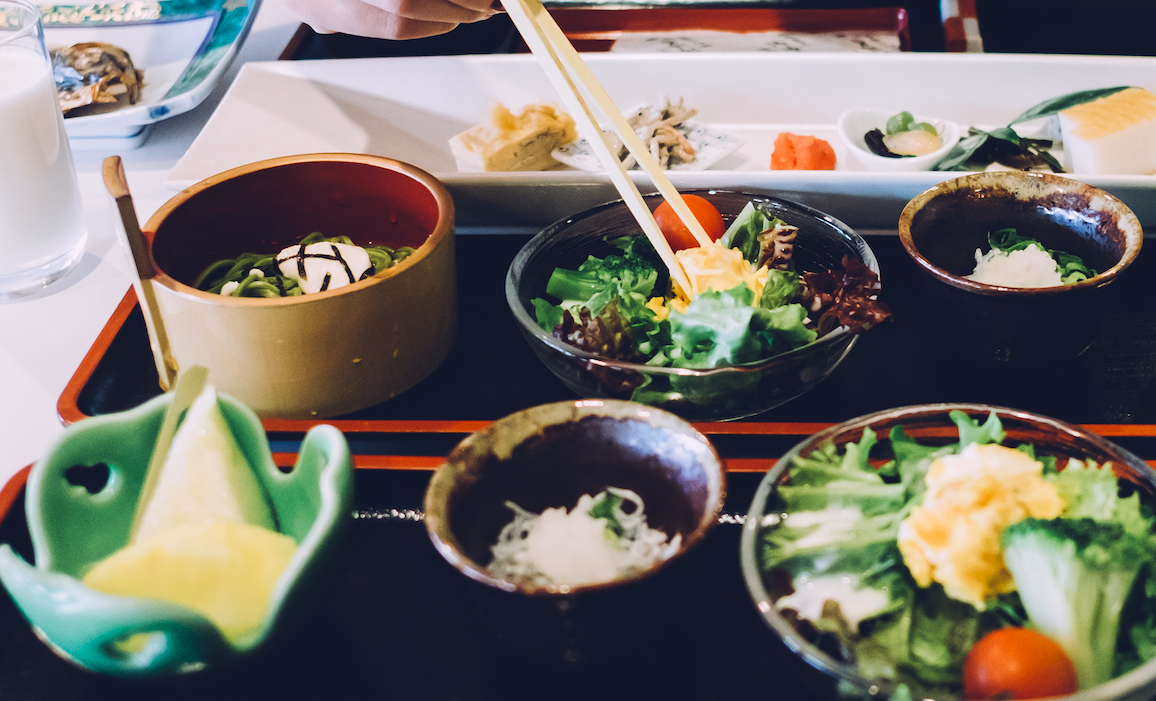 Un funcionario japonés ha sido sancionado por salir antes a almorzar