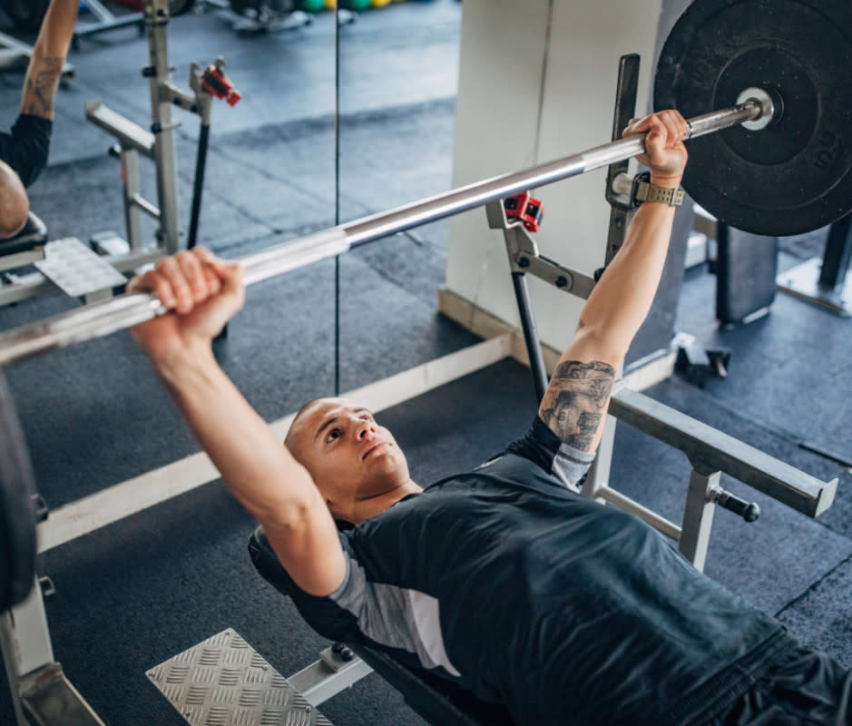 Barbell pin press.<p>Hirurg/Getty Images</p>