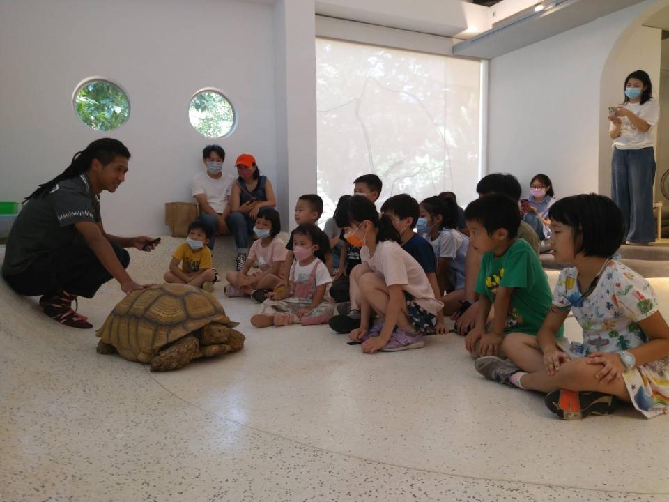 推廣動物生命教育課程。（圖/新竹市動物園提供）