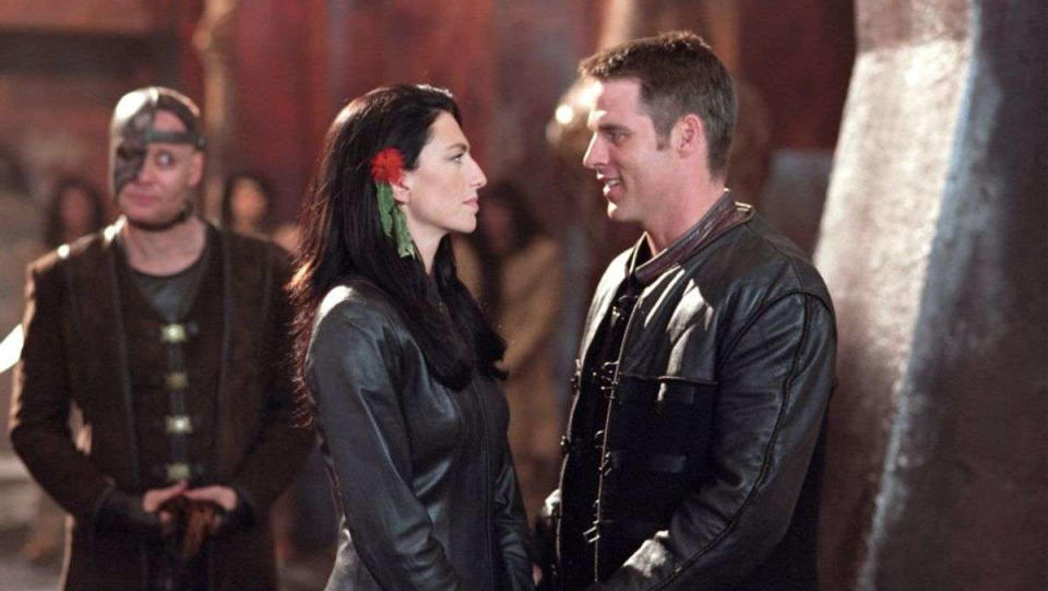 Aeryn Sun and John Crichton facing each other in Farscape