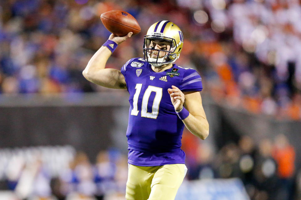 LAS VEGAS, NV - DECEMBER 21: Washington Huskies quarterback Jacob Eason (10) looks to throw the ball during the Mitsubishi Motors Las Vegas Bowl between the Boise State Broncos and the Washington State Huskies on December 21, 2019, at Sam Boyd Stadium in Las Vegas, Nevada.(Photo by Jordon Kelly/Icon Sportswire via Getty Images)