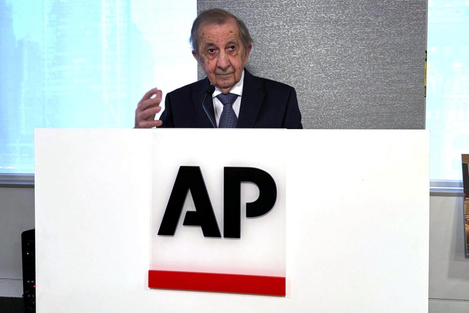 Louis Boccardi, who had been leading the Associated Press for two-and-half-months when Terry Anderson was kidnapped speaks at a memorial gathering for Anderson at the AP headquarters in New York, Wednesday, May 8, 2024. (AP Photo/Cedar Attanasio)