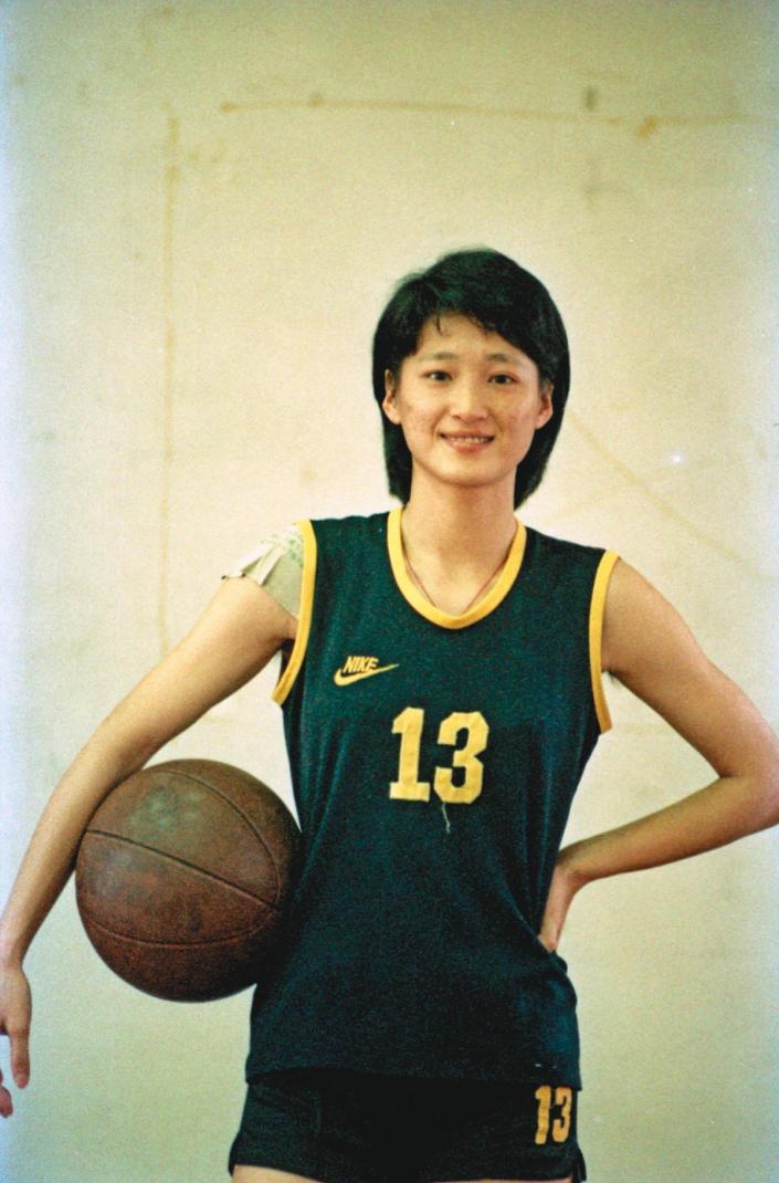 14歲就入選女籃青年隊國手的嚴陳莉蓮，球風俐落又刁鑽，曾是中華隊當家射手。（聯合知識庫）