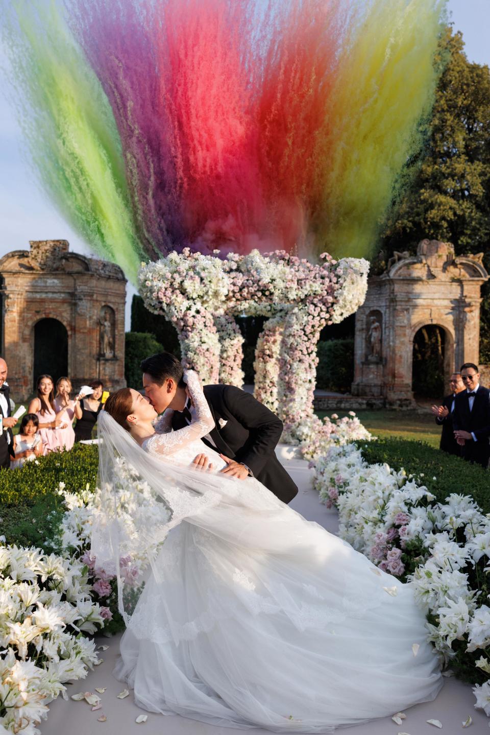 Karena Wu Qianyu and Shi Boxiong, the third generation of billionaires, held a makeup wedding in Italy