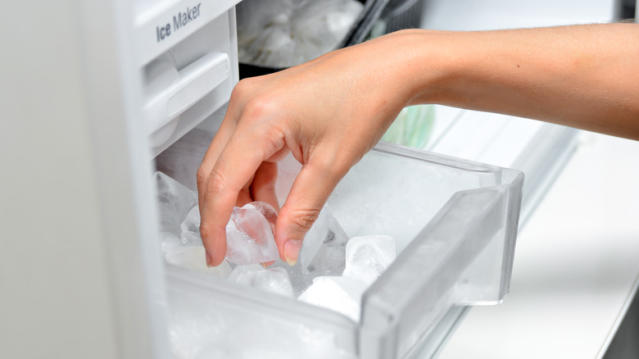 Tiny Tip Tuesday: How to freeze your plastic ice cubes 