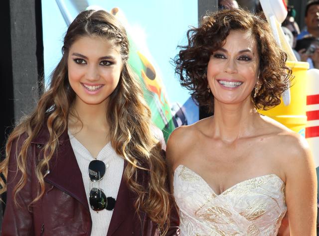 Marty Fielding kolbe væske Teri Hatcher and daughter Emerson Rose turn heads on the red carpet