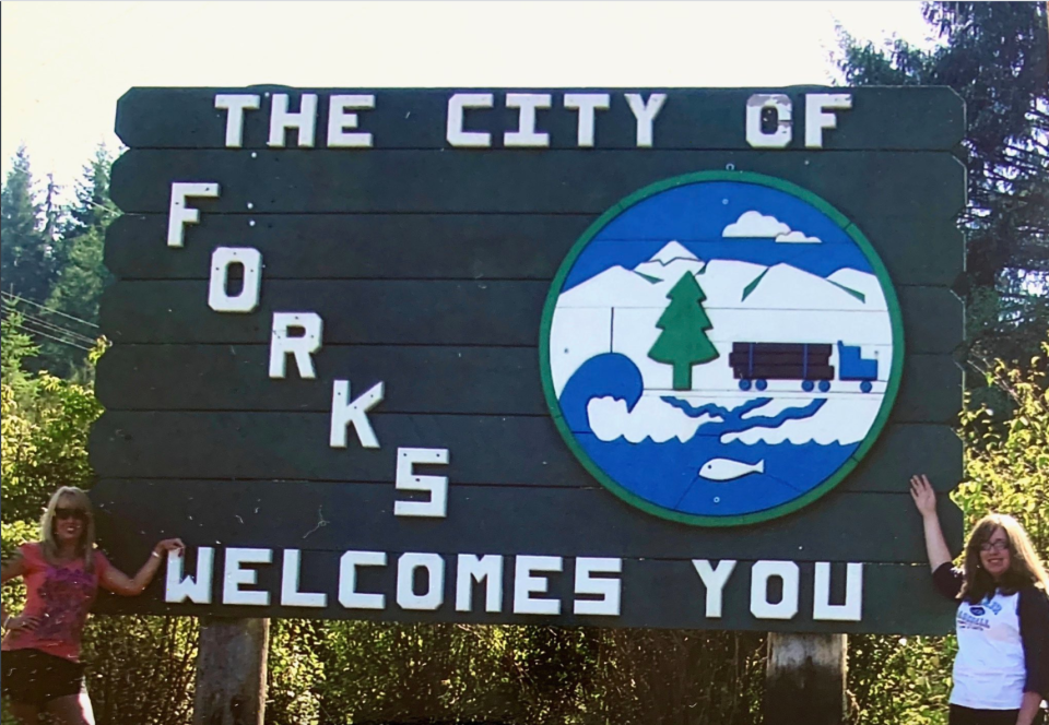 Samantha and her mother visit Forks, Washington.