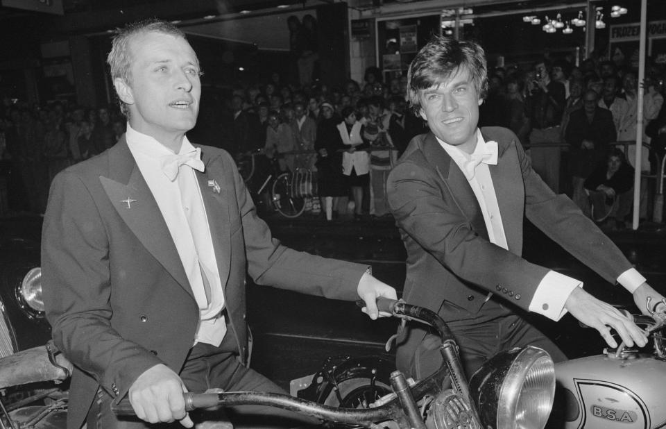 Rutger Hauer and Jeroen Krabbé at the 1977 premiere of Paul Verhoeven’s “Soldier of Orange” at Tuschinski - Credit: Creative Commons