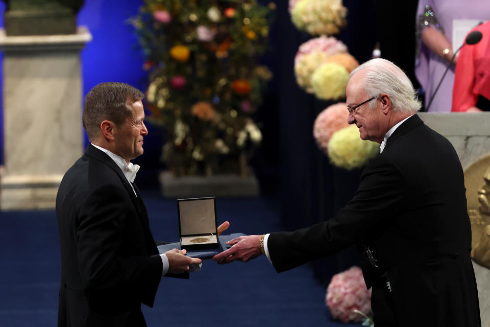 Der in Garching lehrende Physiker Ferenc Krausz bekam den Nobelpreis von König Carl XVI Gustav von Schweden überreicht.