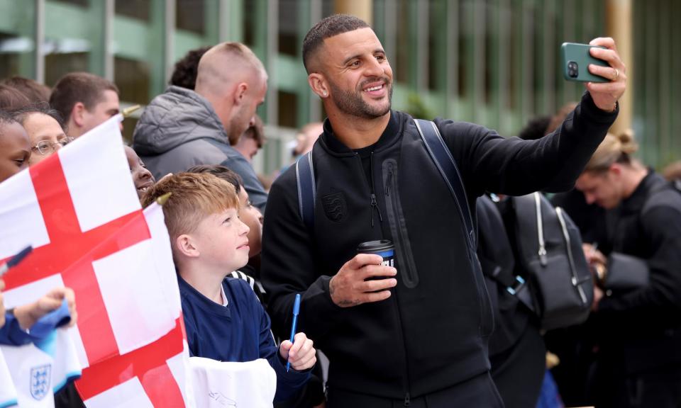 <span><a class="link " href="https://sports.yahoo.com/soccer/players/374986/" data-i13n="sec:content-canvas;subsec:anchor_text;elm:context_link" data-ylk="slk:Kyle Walker;sec:content-canvas;subsec:anchor_text;elm:context_link;itc:0">Kyle Walker</a> gets his selfie on as <a class="link " href="https://sports.yahoo.com/soccer/teams/england/" data-i13n="sec:content-canvas;subsec:anchor_text;elm:context_link" data-ylk="slk:England;sec:content-canvas;subsec:anchor_text;elm:context_link;itc:0">England</a> players head for their flight to Germany.</span><span>Photograph: Morgan Harlow/The FA/Getty Images</span>